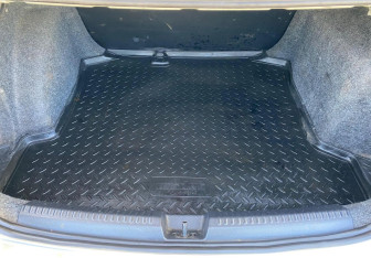 Подержанный автомобиль Volkswagen Polo Sedan 2011 года (14 фото)