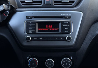 Подержанный автомобиль Kia Rio Sedan 2016 года (14 фото)