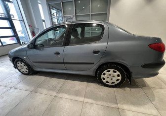Подержанный автомобиль Peugeot 206 Sedan 2008 года (7 фото)