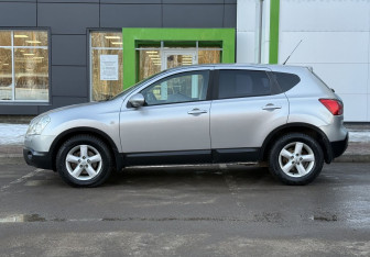 Подержанный автомобиль Nissan Qashqai 2007 года (8 фото)