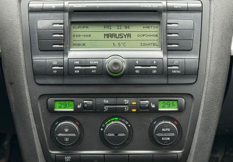 Подержанный автомобиль Skoda Octavia Liftback 2006 года (13 фото)