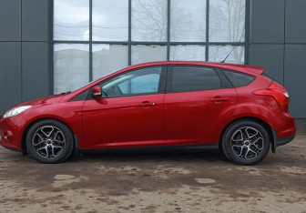 Подержанный автомобиль Ford Focus Hatchback 2011 года (2 фото)