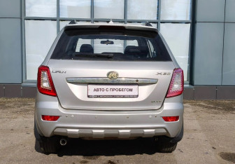 Подержанный автомобиль Lifan X60 2015 года (7 фото)