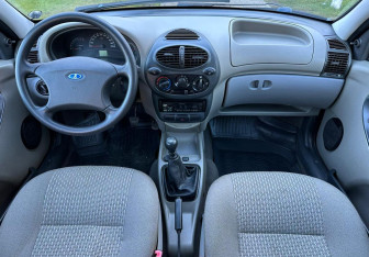 Подержанный автомобиль LADA (ВАЗ) Kalina Sedan 2010 года (9 фото)