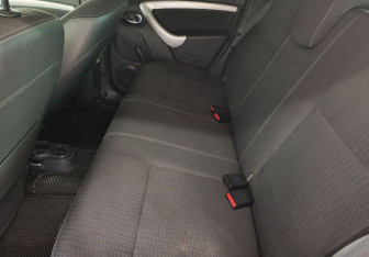 Подержанный автомобиль Nissan Terrano 2016 года (13 фото)