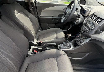 Подержанный автомобиль Chevrolet Aveo Sedan 2013 года (10 фото)