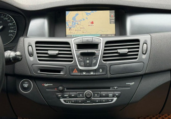 Подержанный автомобиль Renault Laguna Wagon 2008 года (13 фото)