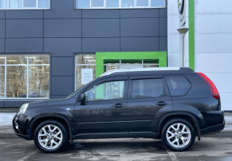 Подержанный автомобиль Nissan X-Trail 2011 года (8 фото)