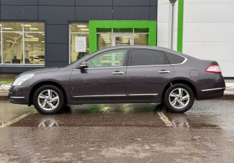 Подержанный автомобиль Nissan Teana 2012 года (8 фото)