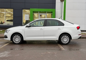 Подержанный автомобиль Skoda Rapid Liftback 2020 года (8 фото)