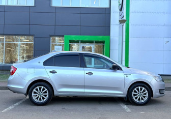 Подержанный автомобиль Skoda Rapid Liftback 2017 года (4 фото)