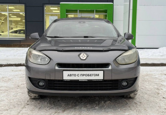 Подержанный автомобиль Renault Fluence 2011 года (2 фото)