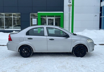 Подержанный автомобиль Chevrolet Aveo Sedan 2010 года (4 фото)