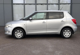 Подержанный автомобиль Skoda Fabia Hatchback 2012 года (5 фото)