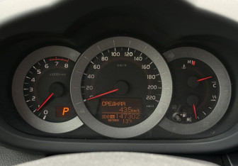 Подержанный автомобиль Toyota RAV4 2010 года (13 фото)