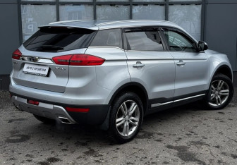 Подержанный автомобиль Geely Atlas 2018 года (7 фото)
