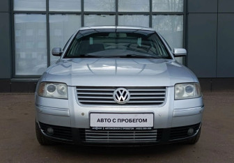 Подержанный автомобиль Volkswagen Passat Sedan 2002 года (2 фото)