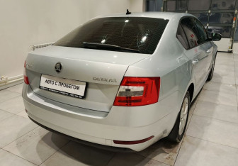 Подержанный автомобиль Skoda Octavia Liftback 2019 года (6 фото)
