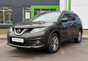 Подержанный автомобиль Nissan X-Trail 2015 года (1 фото)