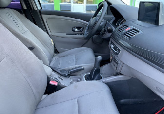 Подержанный автомобиль Renault Megane Hatchback 2009 года (10 фото)