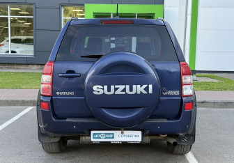 Подержанный автомобиль Suzuki Grand Vitara 2008 года (6 фото)