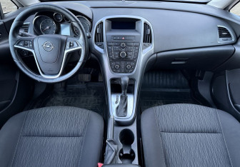 Подержанный автомобиль Opel Astra Sedan 2013 года (9 фото)