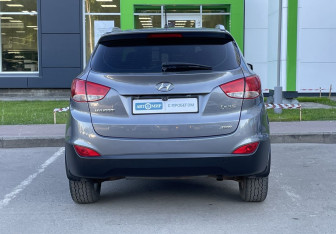 Подержанный автомобиль Hyundai ix35 2012 года (6 фото)