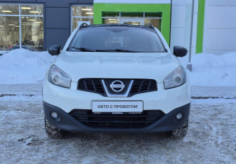Подержанный автомобиль Nissan Qashqai 2013 года (2 фото)
