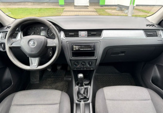 Подержанный автомобиль Skoda Rapid Liftback 2015 года (9 фото)