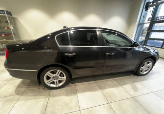 Подержанный автомобиль Volkswagen Passat Sedan 2010 года (4 фото)