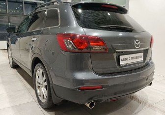 Подержанный автомобиль Mazda CX-9 2012 года (10 фото)