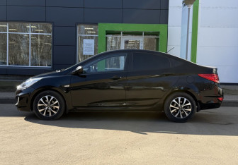 Подержанный автомобиль Hyundai Solaris Sedan 2013 года (8 фото)