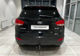 Подержанный автомобиль Hyundai ix35 2012 года (7 фото)