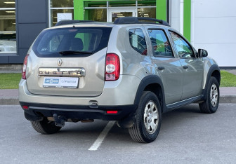 Подержанный автомобиль Renault Duster 2015 года (5 фото)