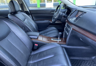 Подержанный автомобиль Nissan Teana 2010 года (9 фото)
