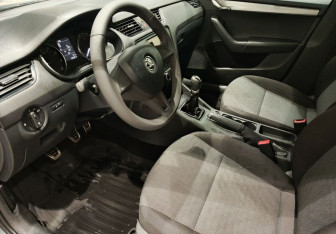 Подержанный автомобиль Skoda Octavia Liftback 2015 года (11 фото)