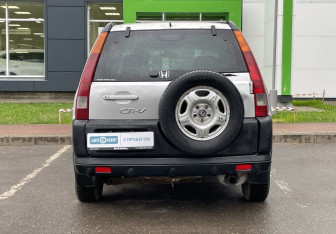 Подержанный автомобиль Honda CR-V 2002 года (6 фото)
