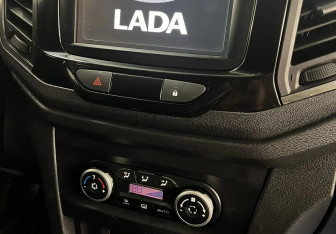 Подержанный автомобиль LADA (ВАЗ) XRAY 2018 года (12 фото)