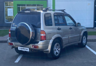 Подержанный автомобиль Suzuki Grand Vitara 2003 года (7 фото)