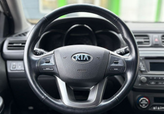Подержанный автомобиль Kia Rio Sedan 2014 года (16 фото)