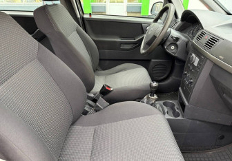 Подержанный автомобиль Opel Meriva 2008 года (10 фото)
