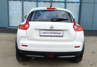 Подержанный автомобиль Nissan Juke 2014 года (8 фото)
