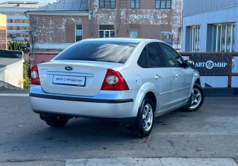 Подержанный автомобиль Ford Focus Sedan 2007 года (8 фото)