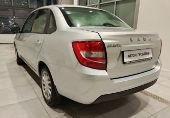 Подержанный автомобиль LADA (ВАЗ) Granta Liftback 2022 года (8 фото)