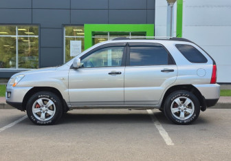 Подержанный автомобиль Kia Sportage 2010 года (8 фото)