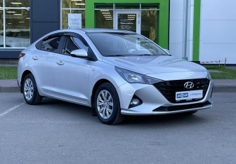 Подержанный автомобиль Hyundai Solaris Sedan 2021 года (3 фото)