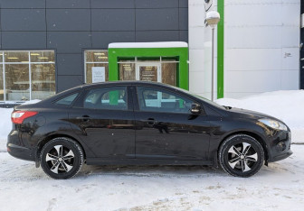 Подержанный автомобиль Ford Focus Sedan 2013 года (4 фото)