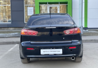 Подержанный автомобиль Mitsubishi Lancer Sedan 2011 года (6 фото)
