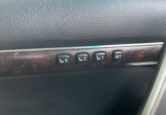 Подержанный автомобиль Toyota Land Cruiser Suv 2012 года (21 фото)