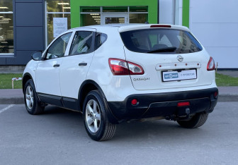 Подержанный автомобиль Nissan Qashqai 2011 года (7 фото)